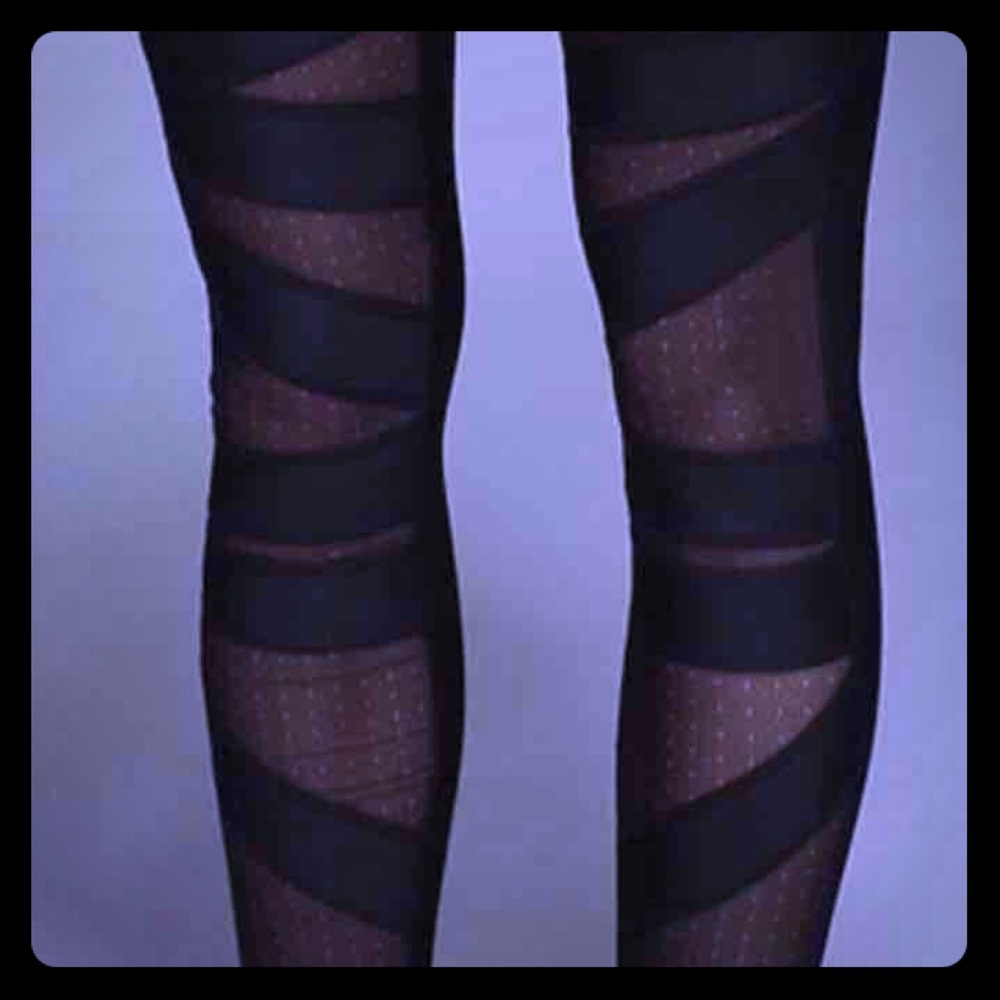Lululemon high times black tech mesh size 4