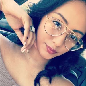 Meet your Posher, Estefania