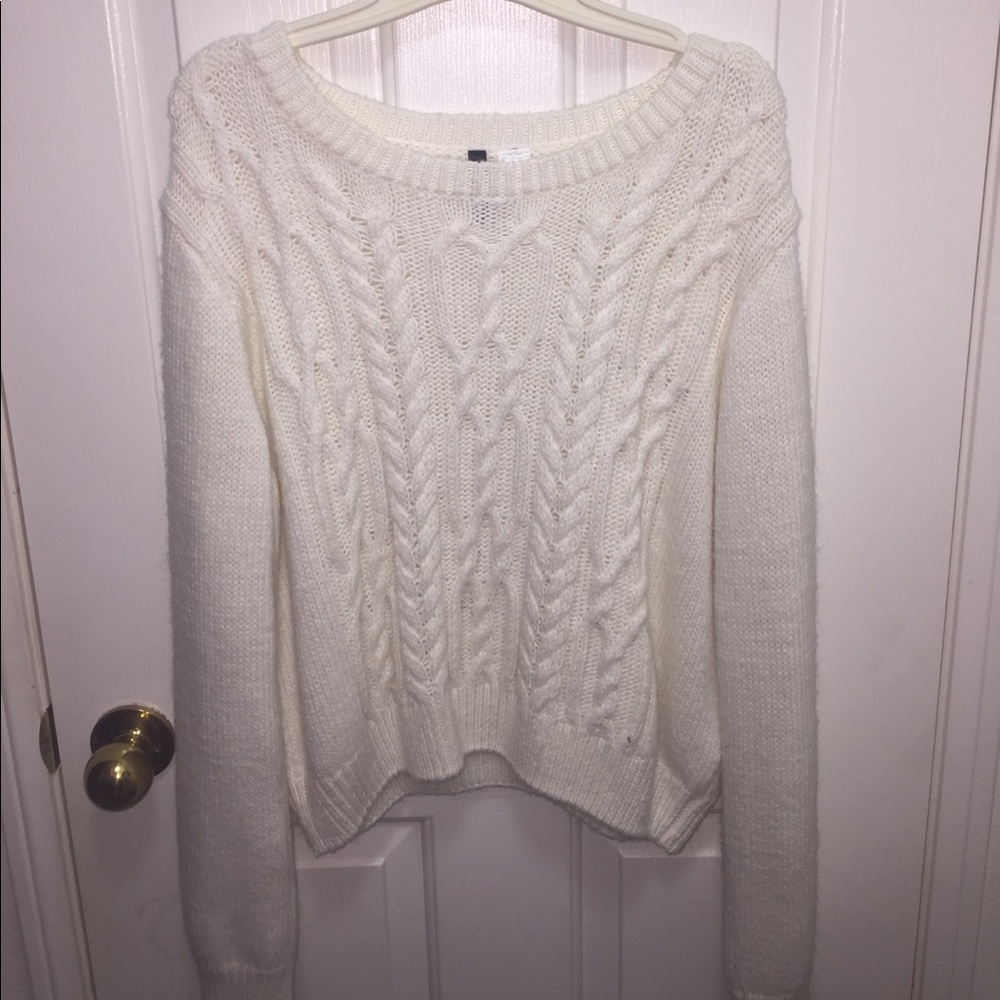WHITE COZY SWEATER