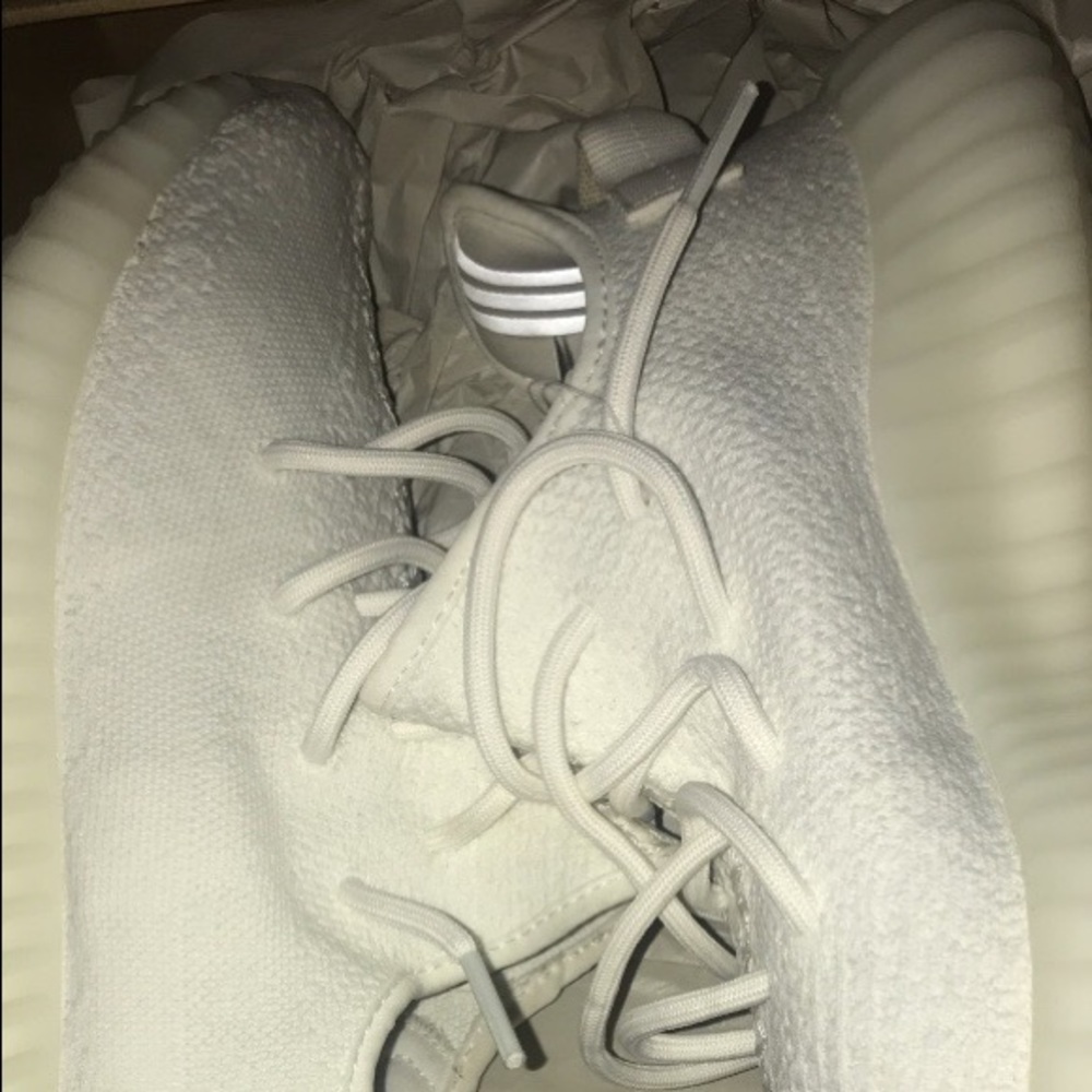 Yeezys boost 350 V2 Triple whites
