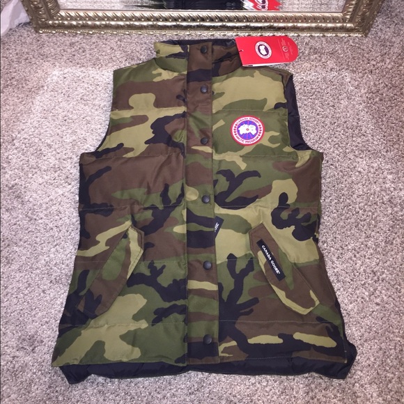 NWT Canada Goose Women's Freestyle Camo Vest Small - Picture 3 of 7