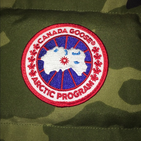 NWT Canada Goose Women's Freestyle Camo Vest Small - Picture 7 of 7