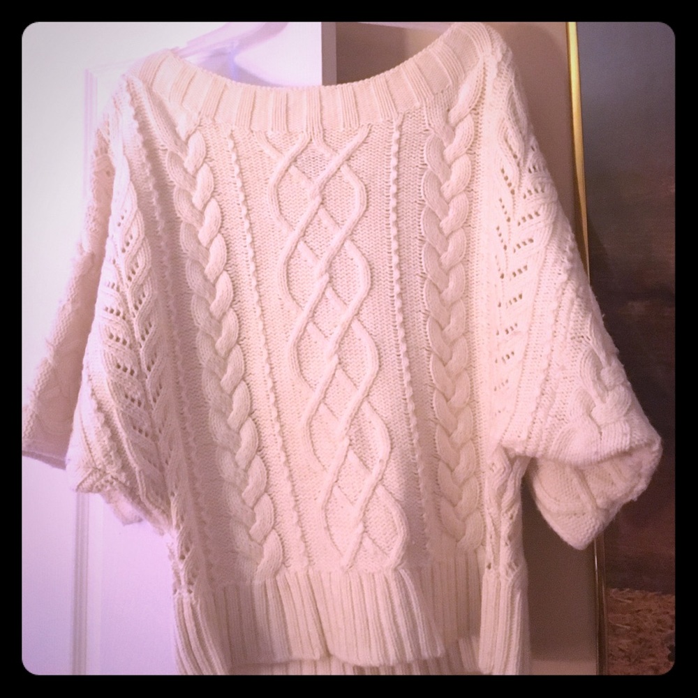 👑 Fantastic Deal 👑 White Sweater