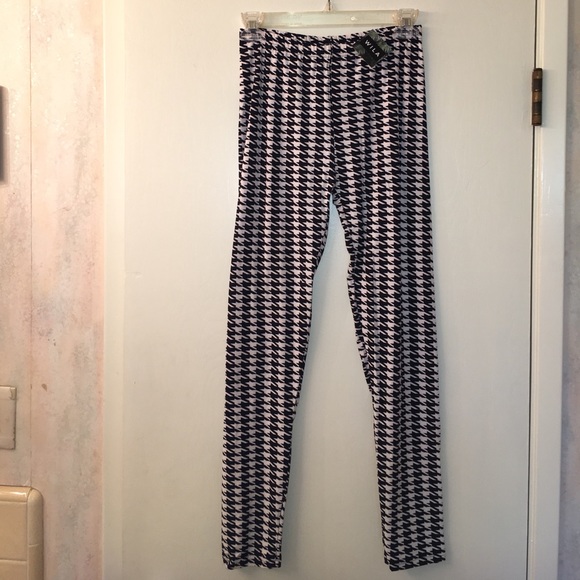 🆕 B&W Houndstooth Leggings! - Picture 2 of 2