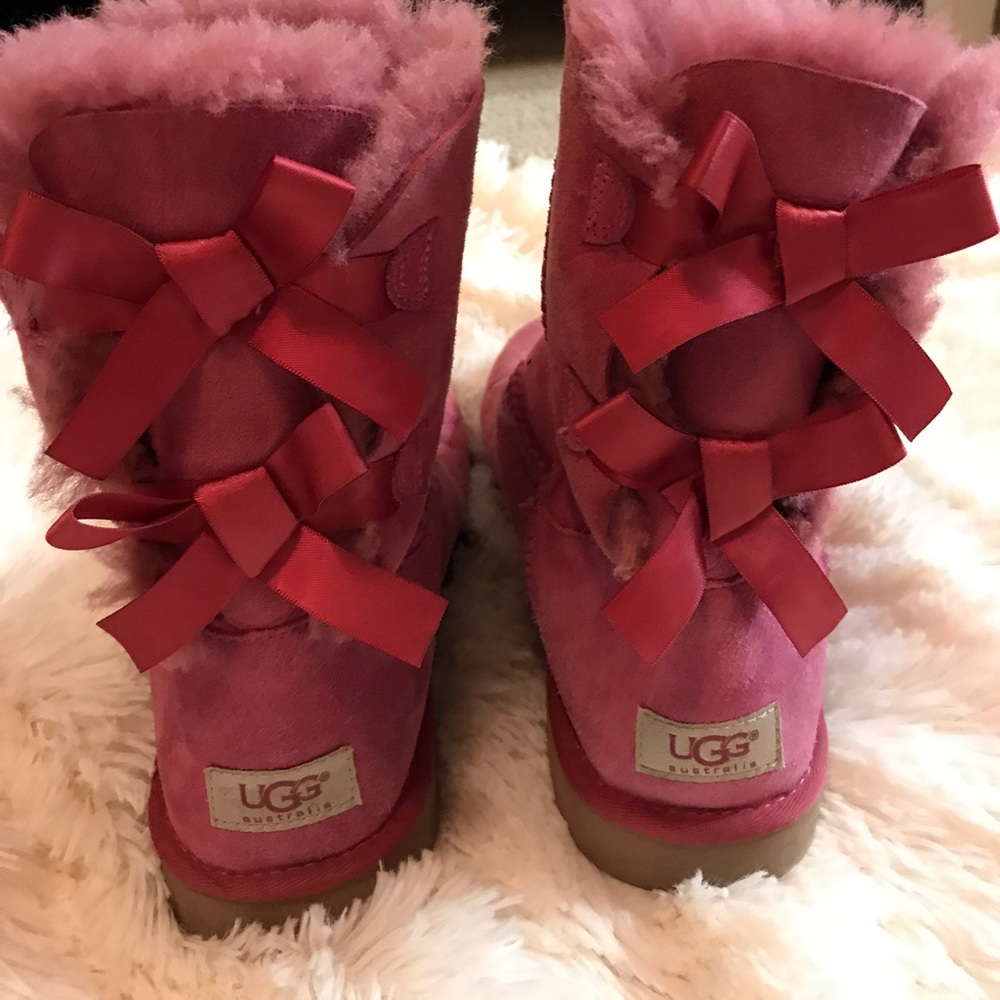 PINK UGGS