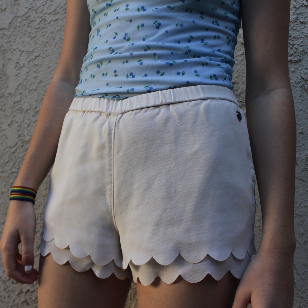 kendall&kylie X pacsun white high-waisted shorts✨