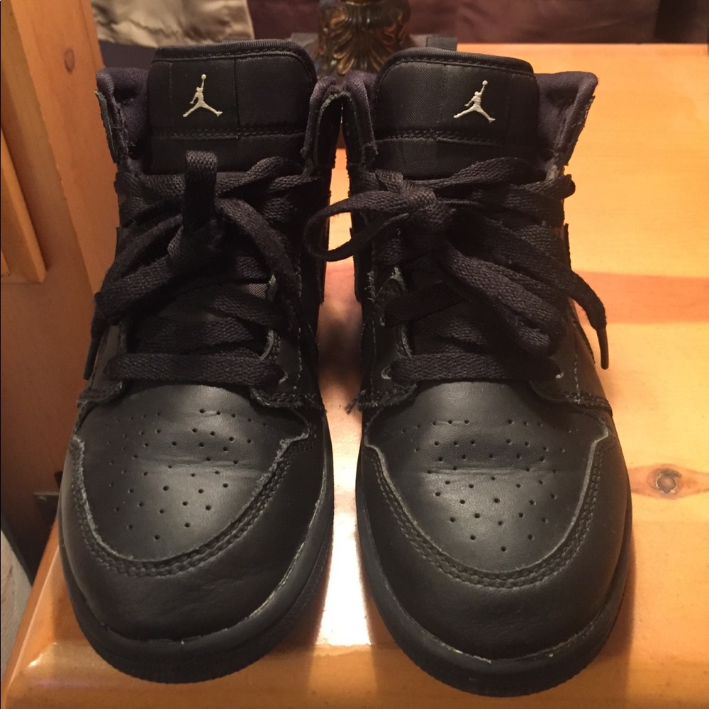 Boys' Black Jordan sneakers