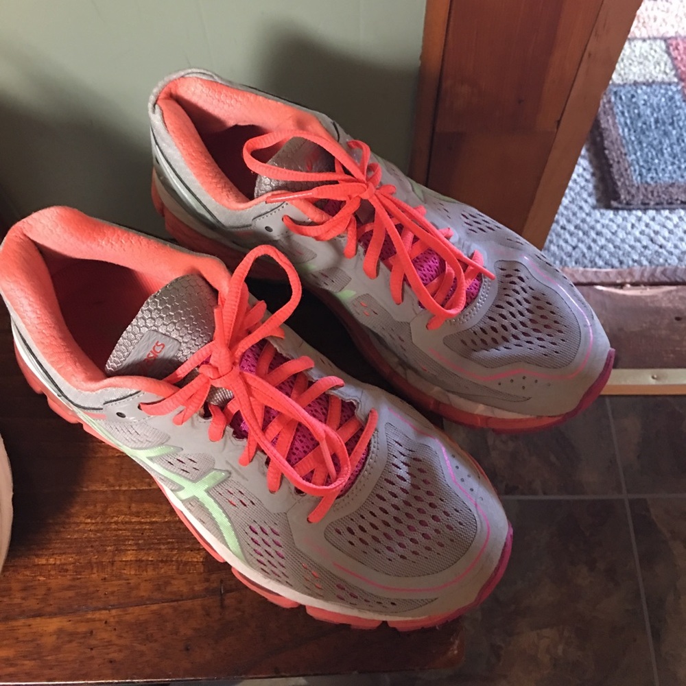 ASCIS gel-kayano running shoes  size 8 1/2