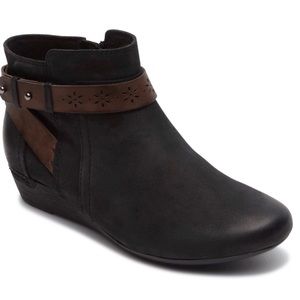 The Joy Side Zip Bootie is versatile yet seasonabl