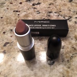 MAC matte nude lipstick (Mud Wrestler)