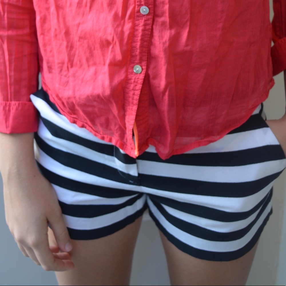 Black and White GAP Stretch Shorts