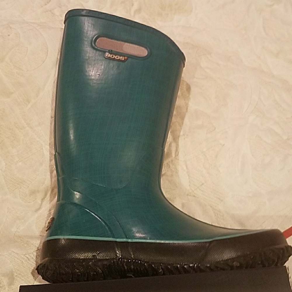 BOGS RAIN BOOTS SIZE 7