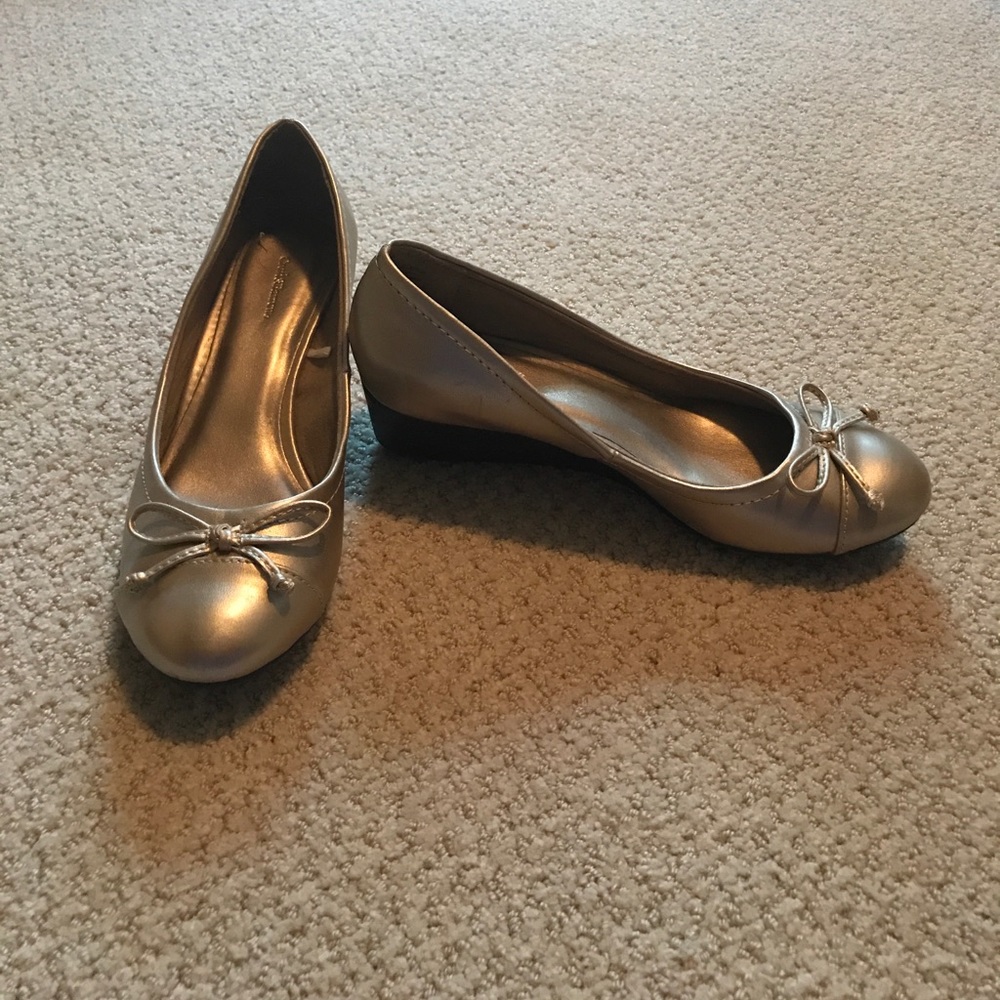 Croft & Barrow wedge 1in heel in gold