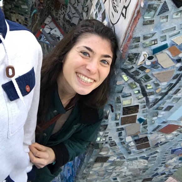 Meet your Posher, Gabrielle - Picture 1 of 3