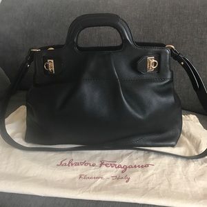 Salvatore Ferragamo Soft W Tote Leather Large