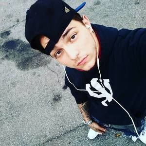 Meet your Posher, Dustin