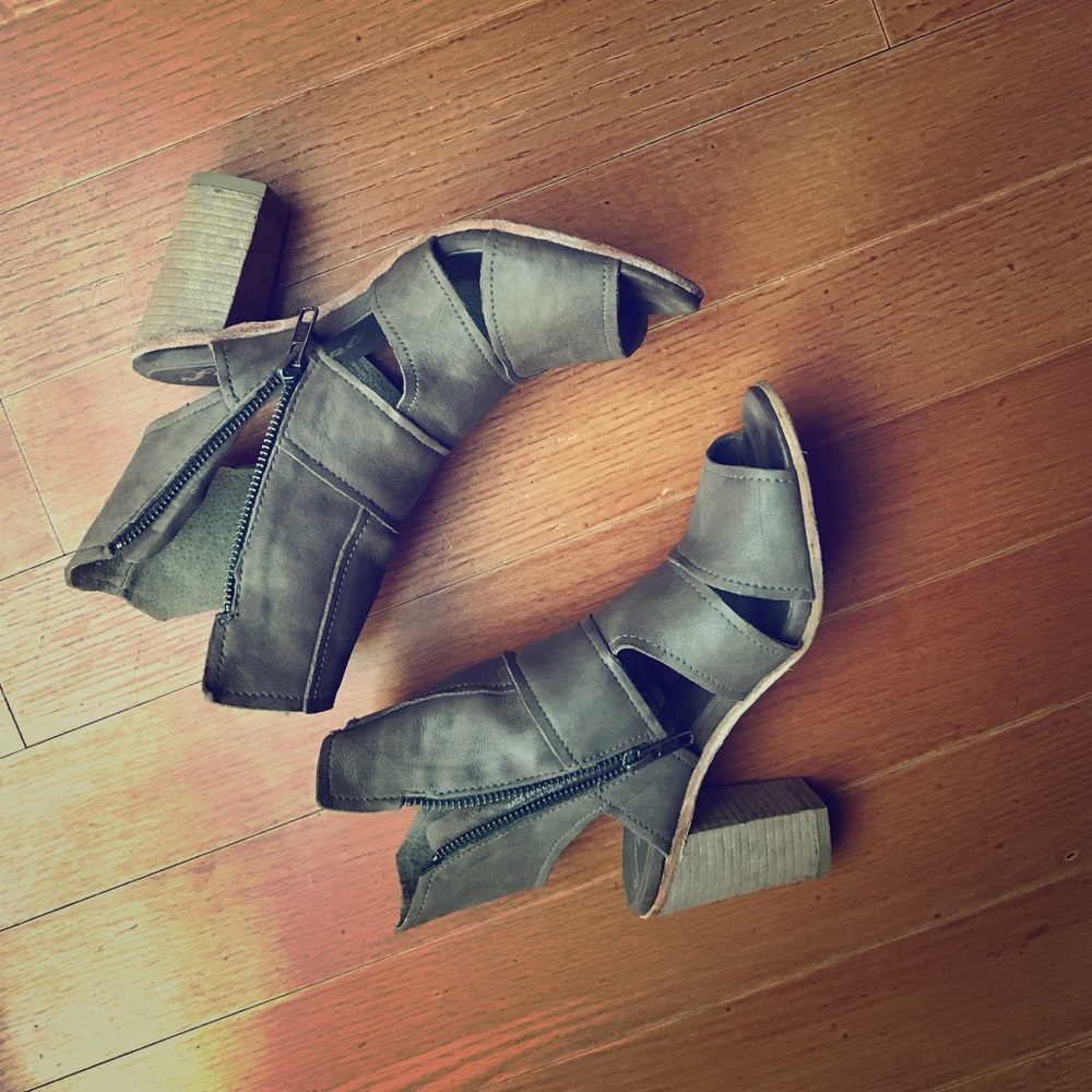 Free people, worn once, size 7.5