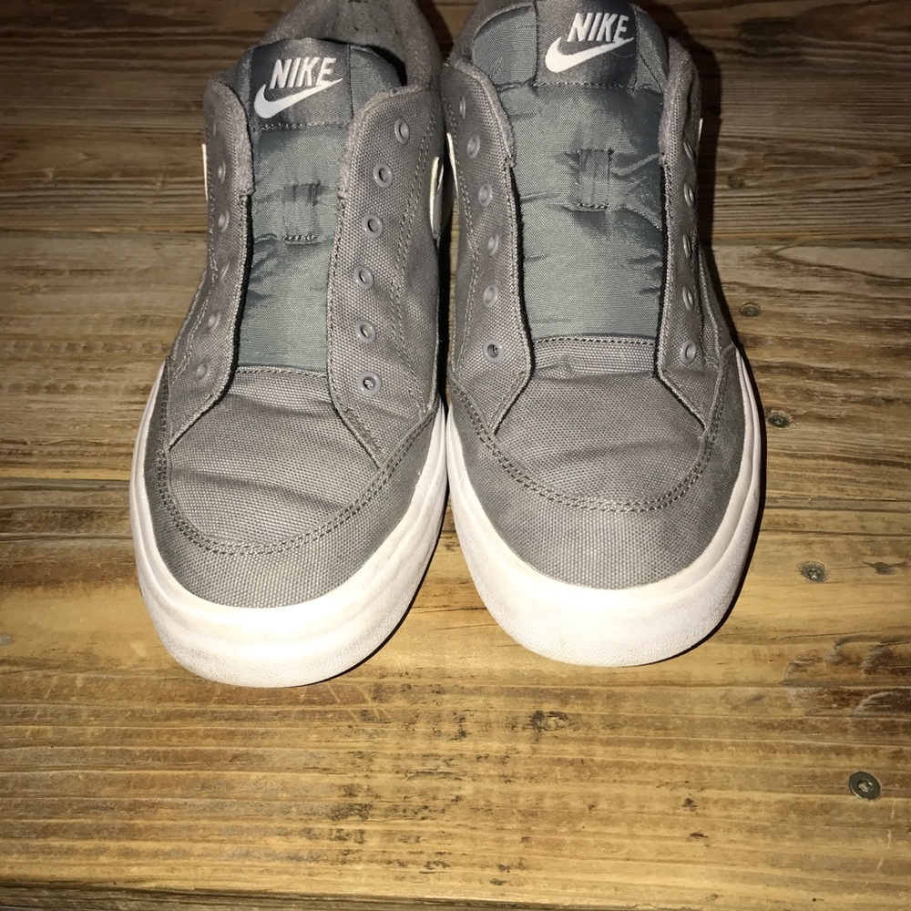 Men's Nike Shoes 9.5