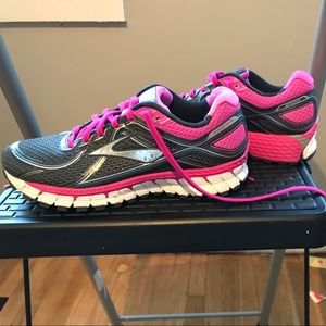 Brooks GTS 16 Practically new!