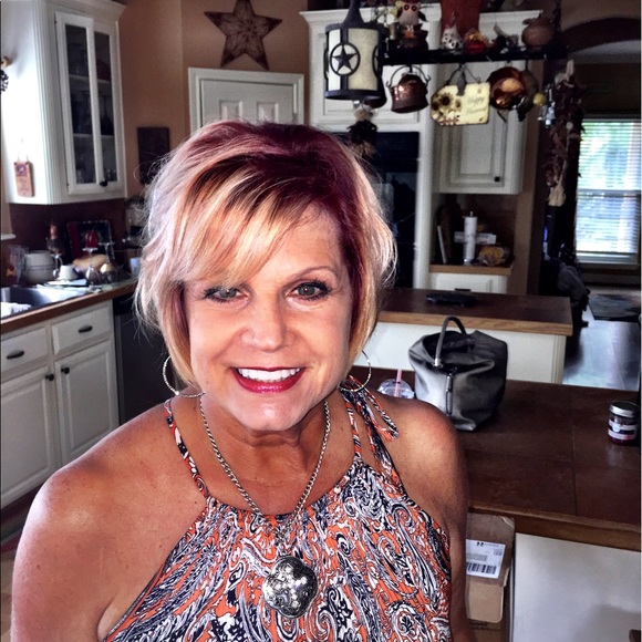 Meet your Posher, Lisa - Picture 1 of 1