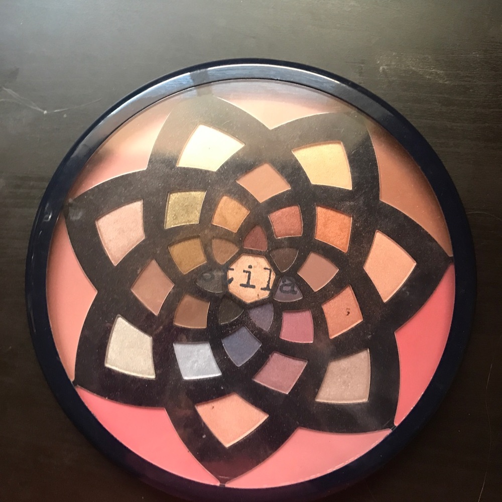 Stila eyeshadow/blush palette