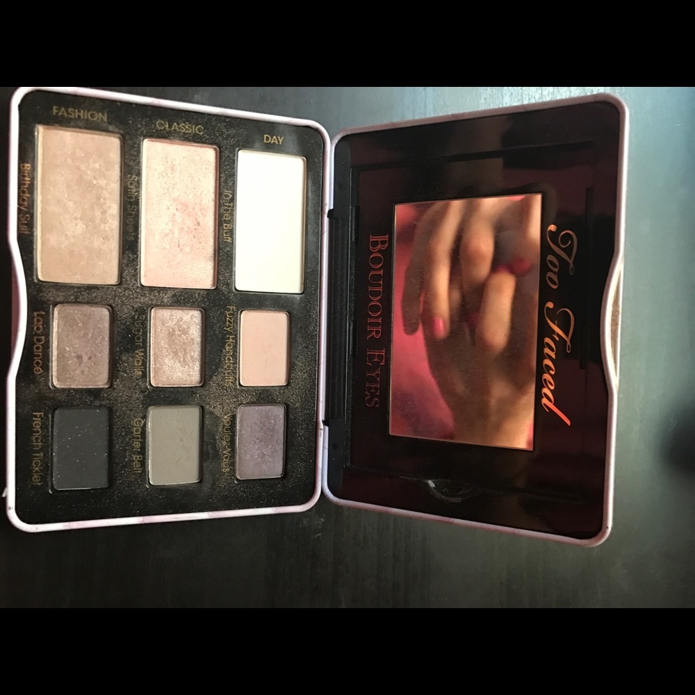 Eyeshadow palette
