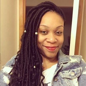 Meet your Posher, Laura