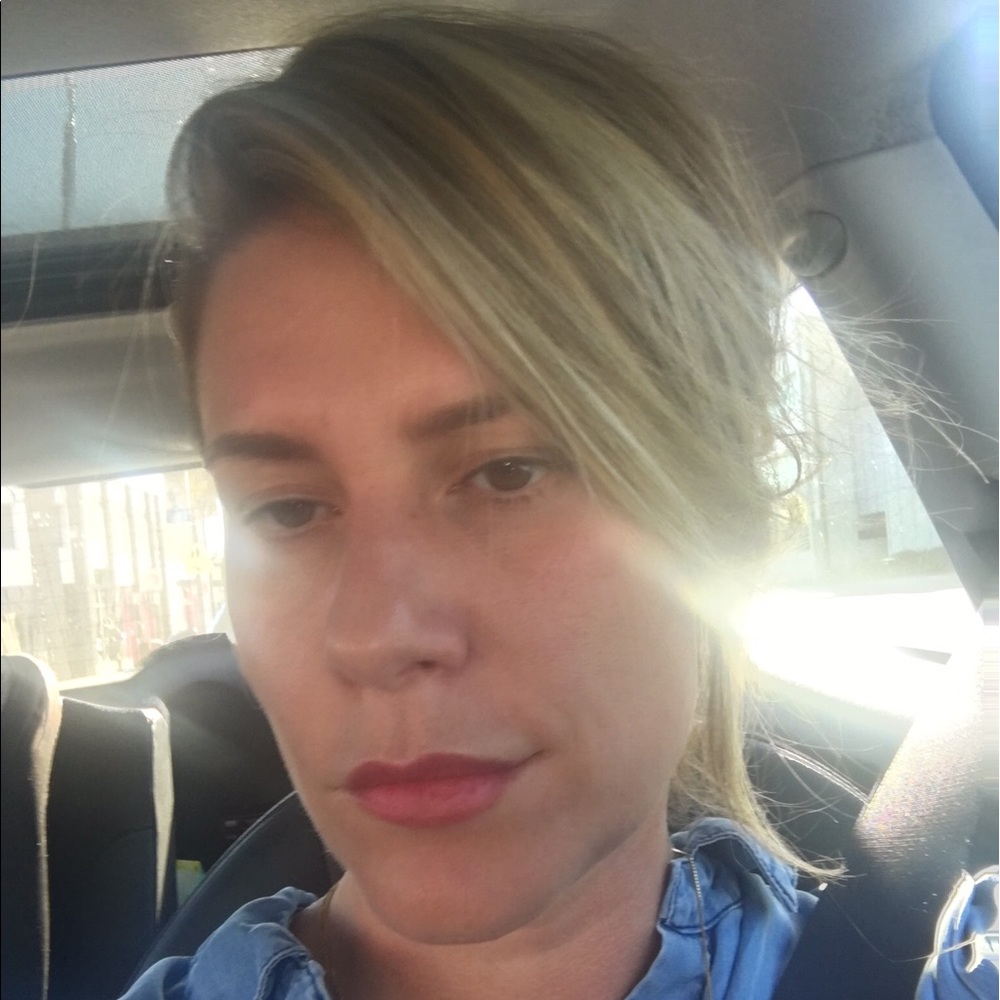 Meet your Posher, Dana