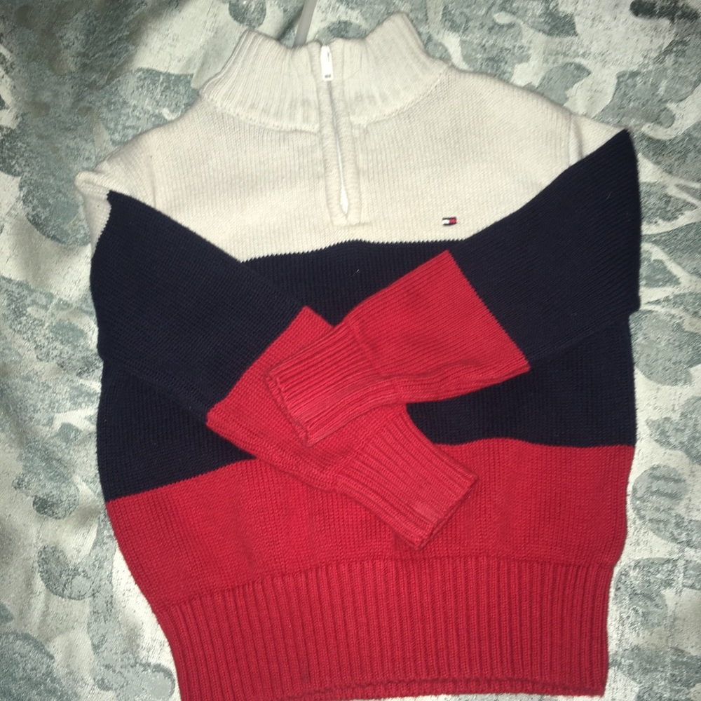 2T Tommy Hilfiger Sweatshirt