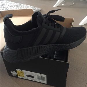 All black NMD Sneakers