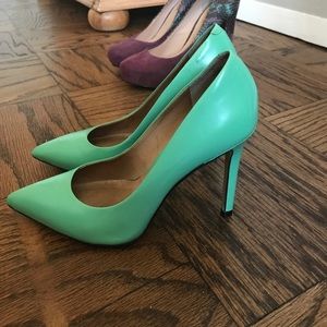 Pour La Victoire Turquoise Heels