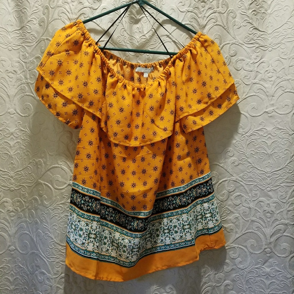 Off the shoulder blouse 🌞🌞🌞