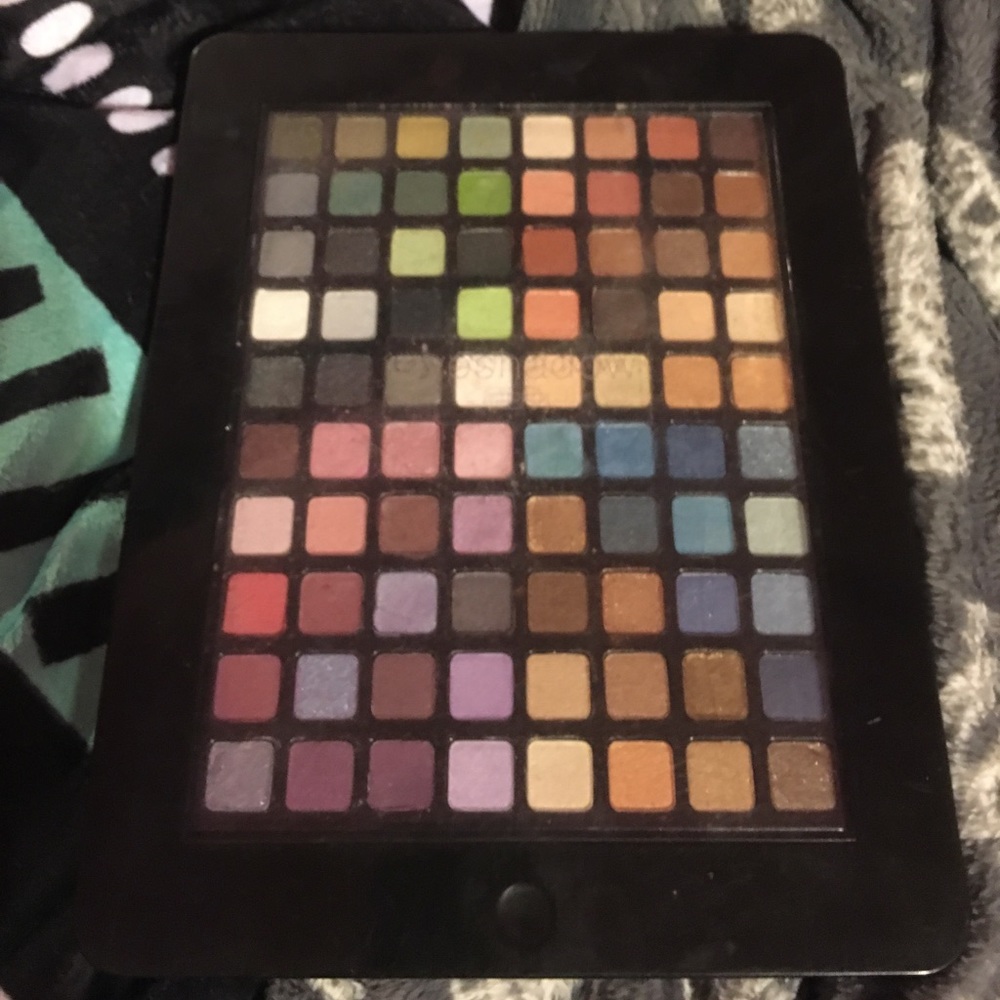iPad shaped eyeshadow pallet