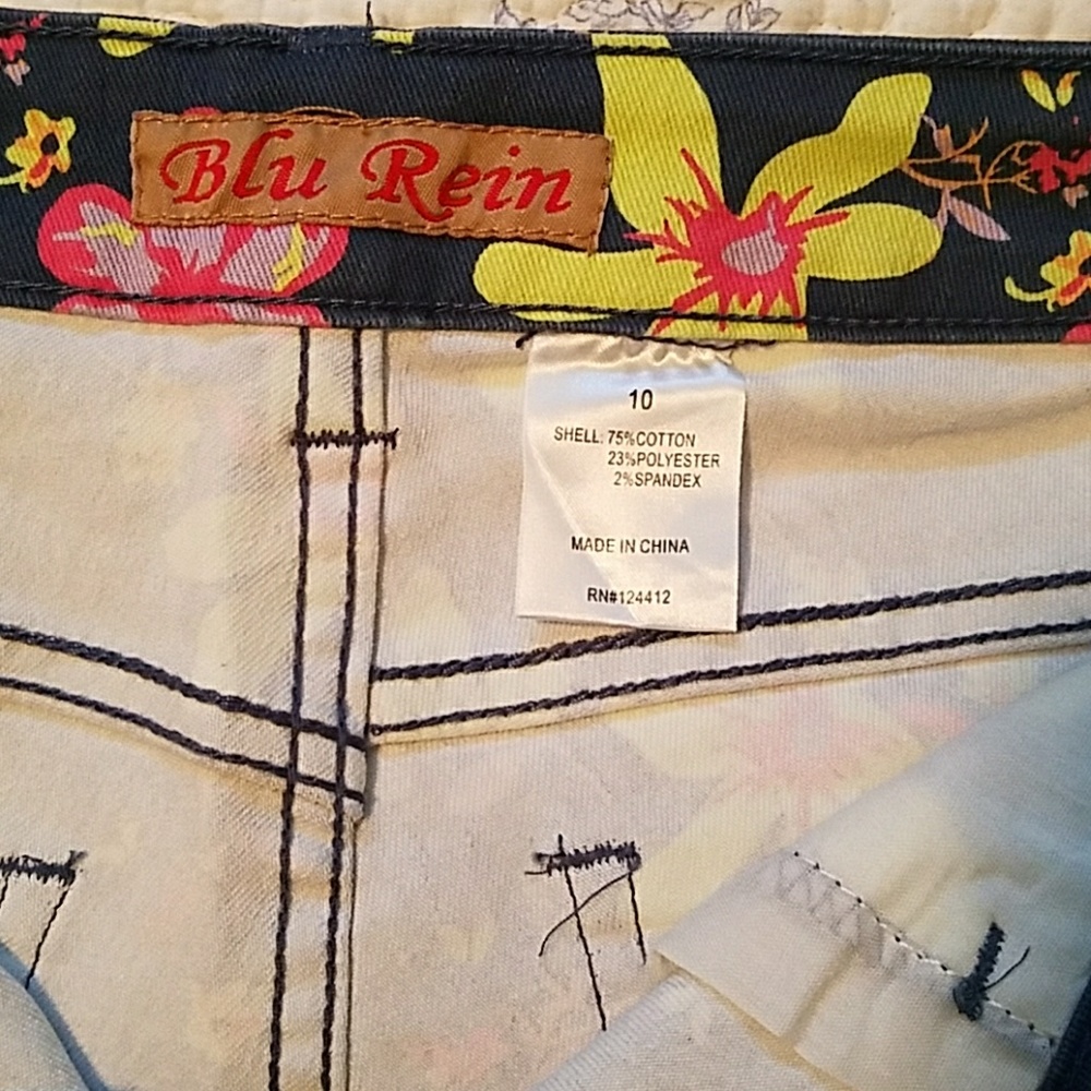 Shorts - Picture 3 of 3