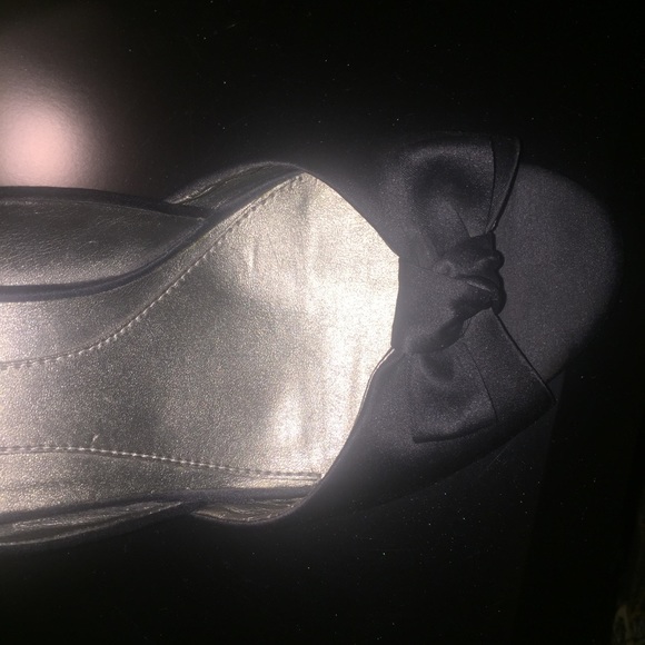 Kenneth Cole Reaction Black Bow Heels (Size 8 1/2) - Picture 4 of 6