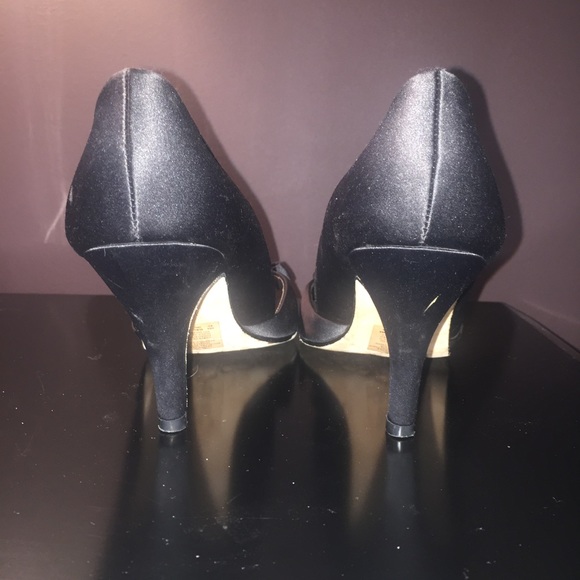 Kenneth Cole Reaction Black Bow Heels (Size 8 1/2) - Picture 5 of 6
