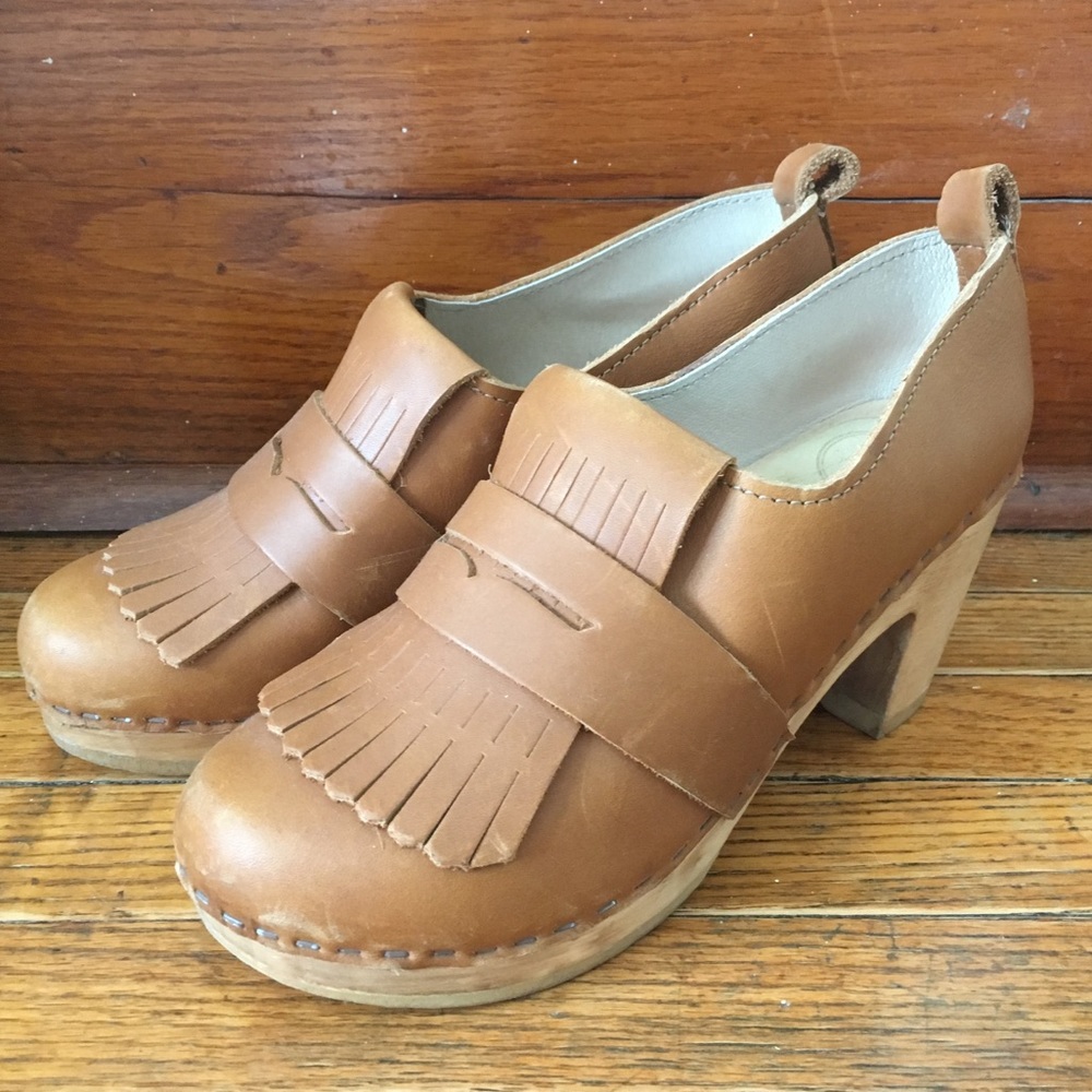 No. 6 brand "Kiltie" clogs in honey color SZ 38