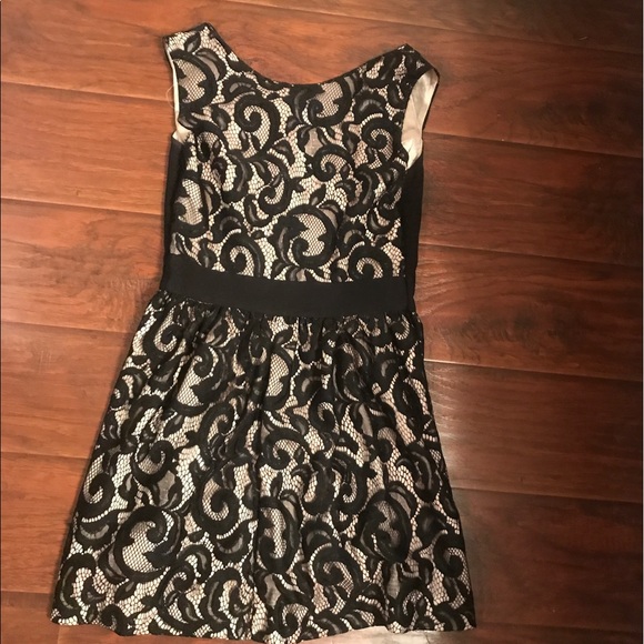 Black &a nude lace dress - Picture 2 of 2