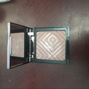 Makeup geek highlighter in luster