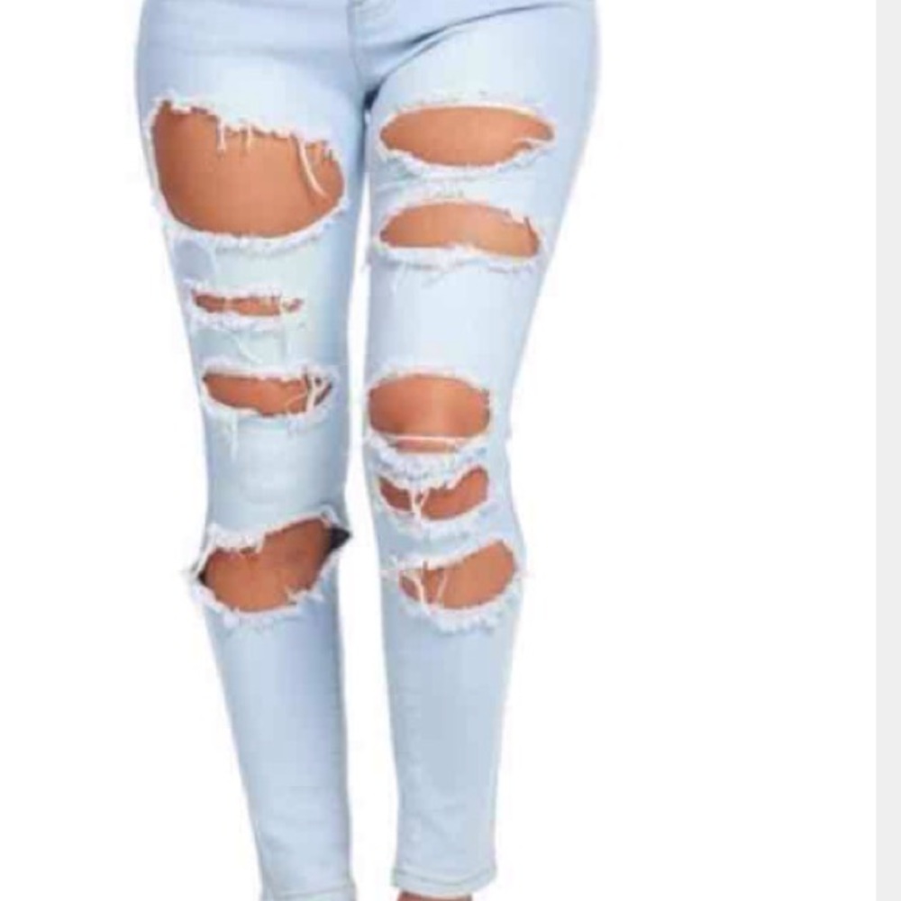 Sexy destroyed jeans