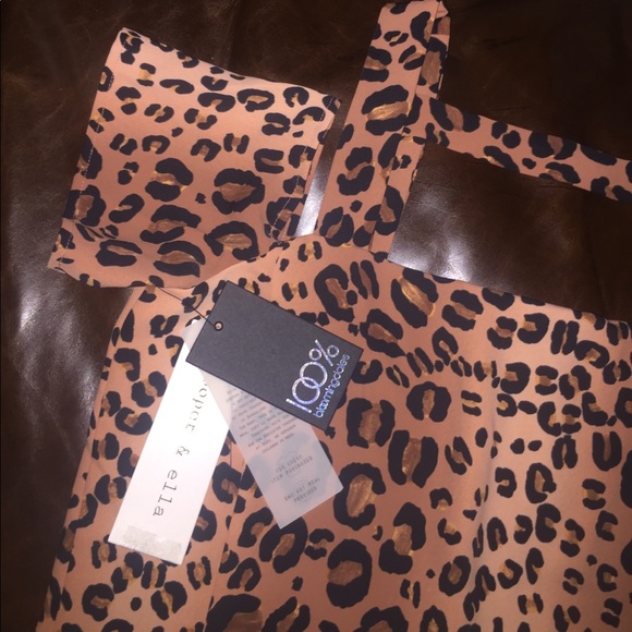 Cooper & Ella leopard print cold shoulder top NWT - Picture 3 of 5