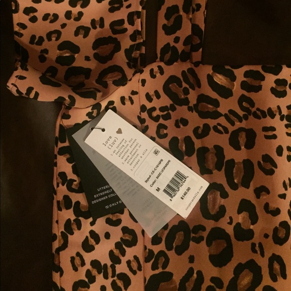 Cooper & Ella leopard print cold shoulder top NWT - Picture 4 of 5