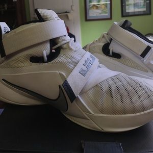 Lebron soldier IX TB