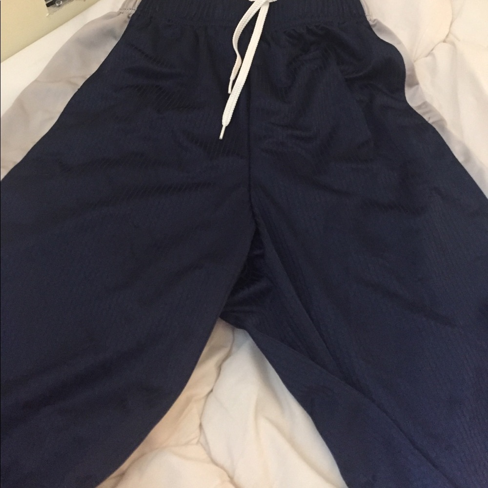 Nike youth large basketball shorts