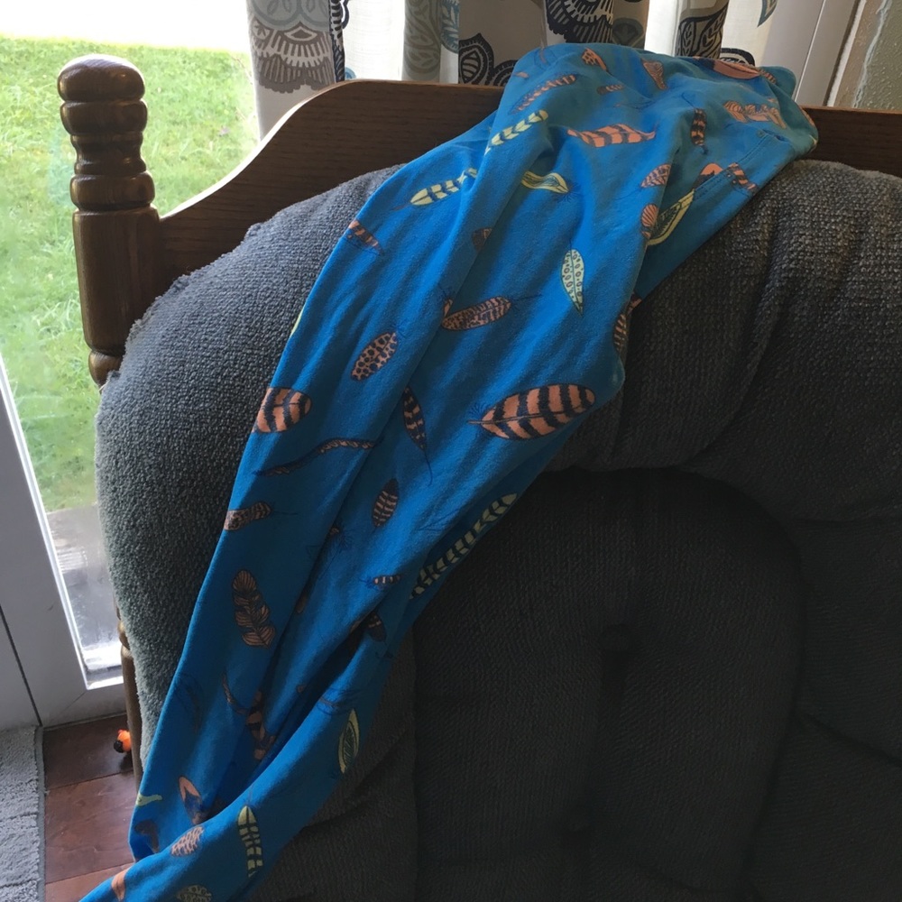 LulaRoe One Size Leggings. Feathers!!!!!