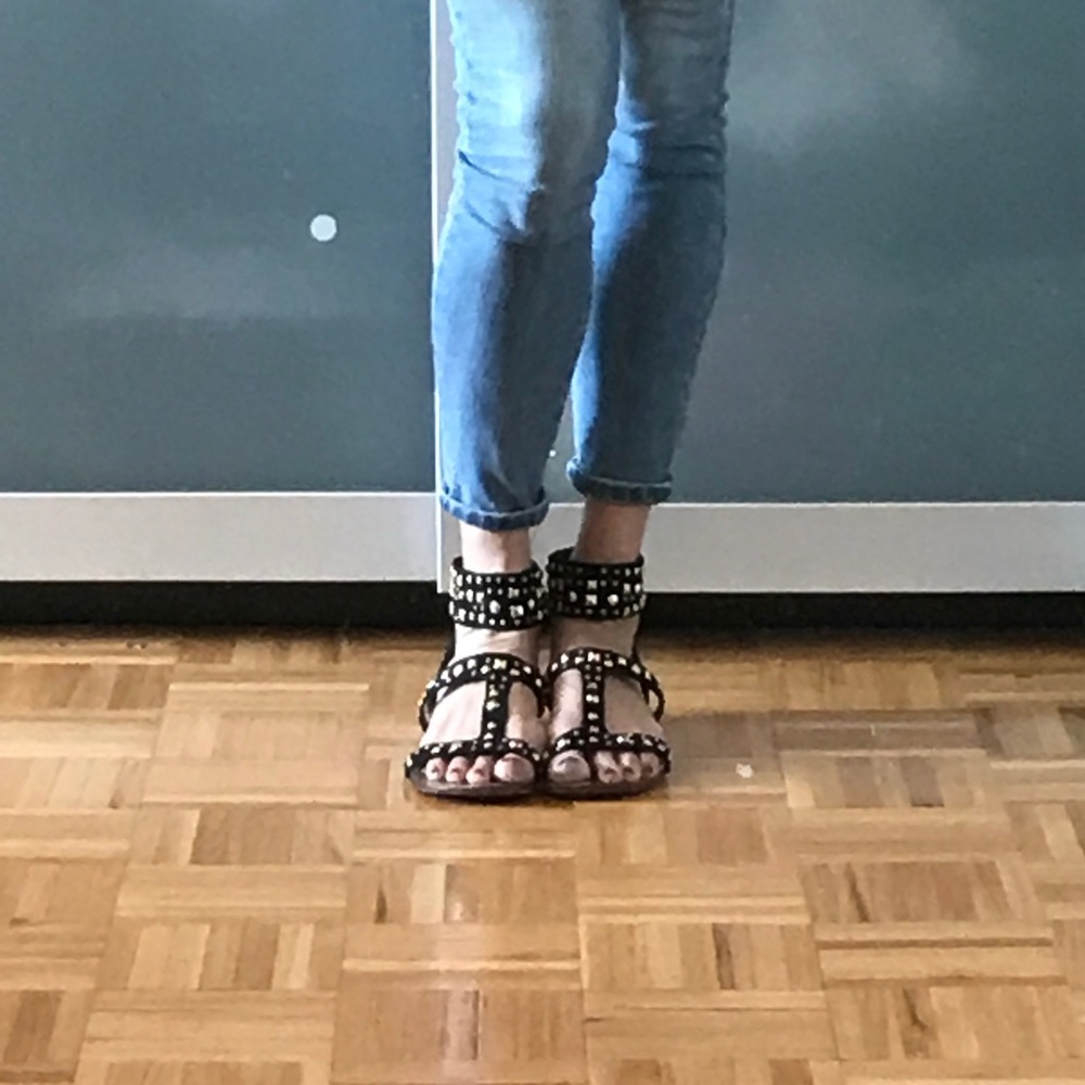 Move Out Sale. gladiator sandals Nobuck Preto