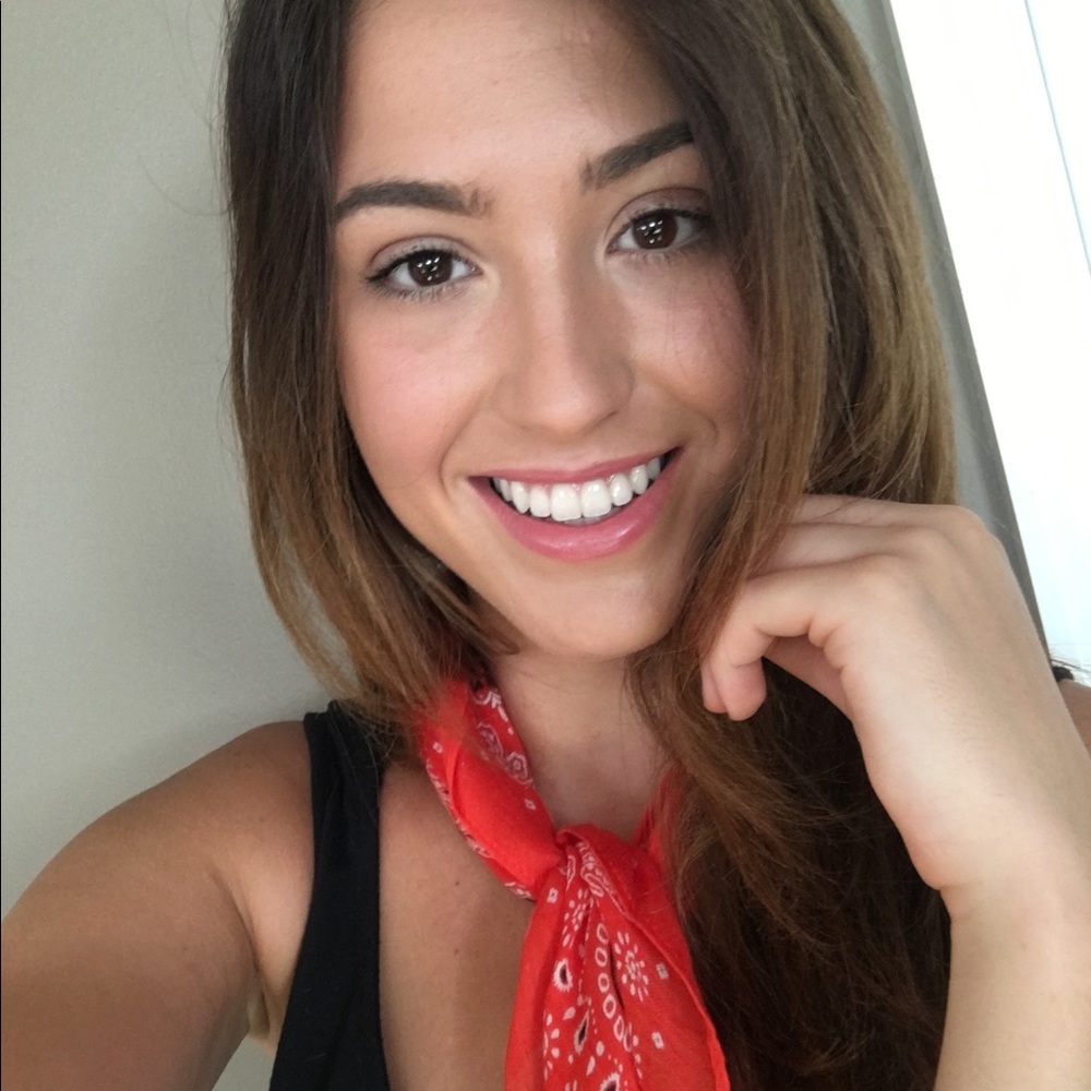 Meet your Posher, Corina