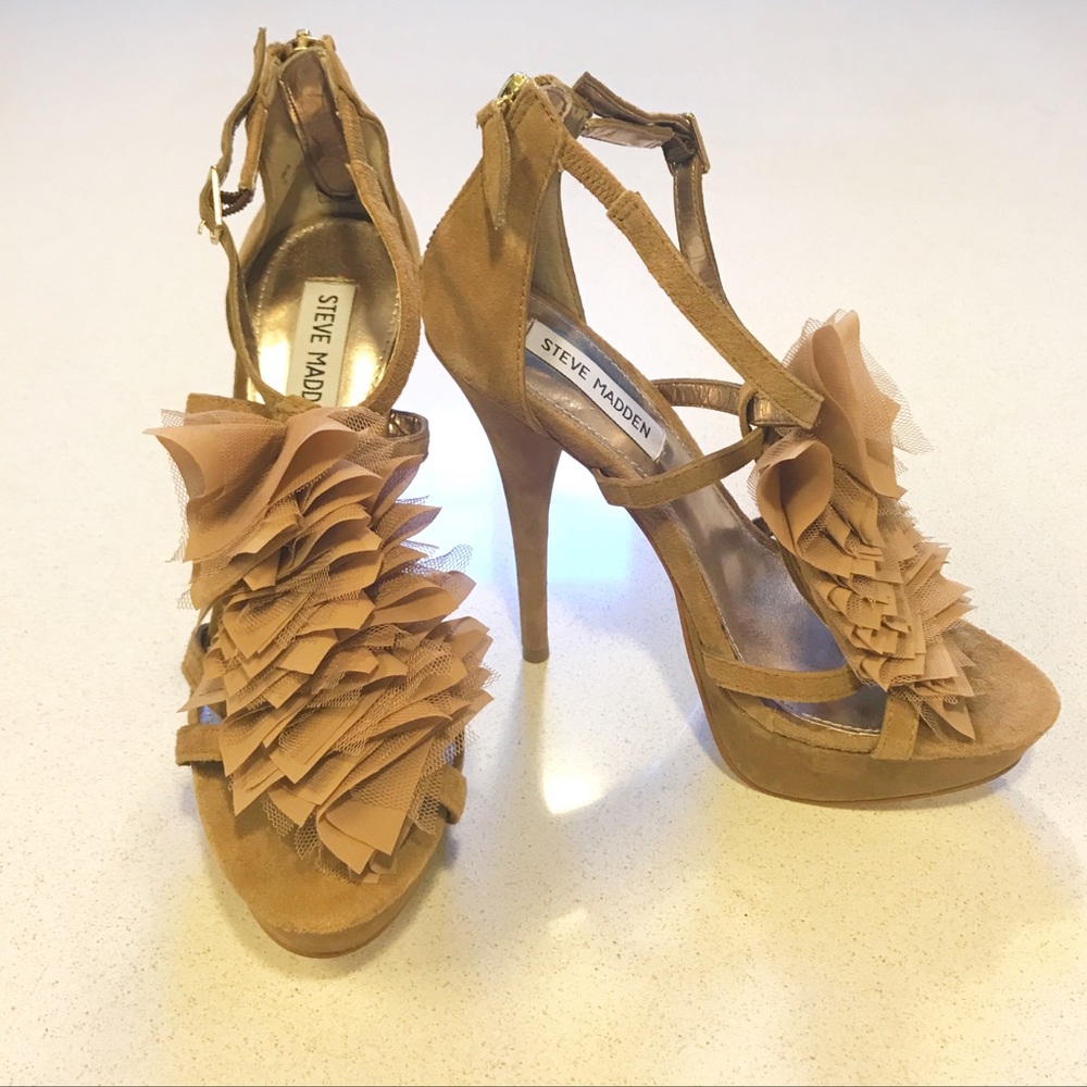 New Steve Madden Vinitta Ruffle Platform Sandal 7