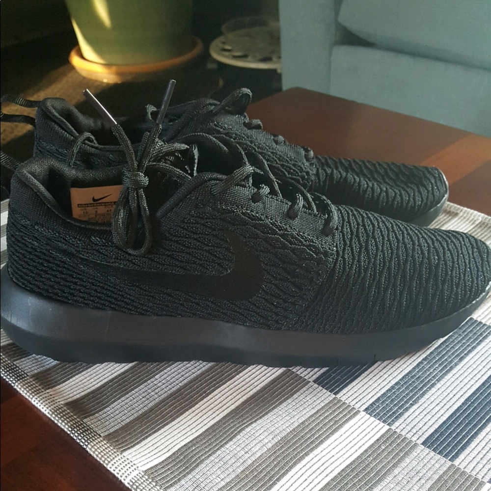 Nike Roche Flyknit--Men's