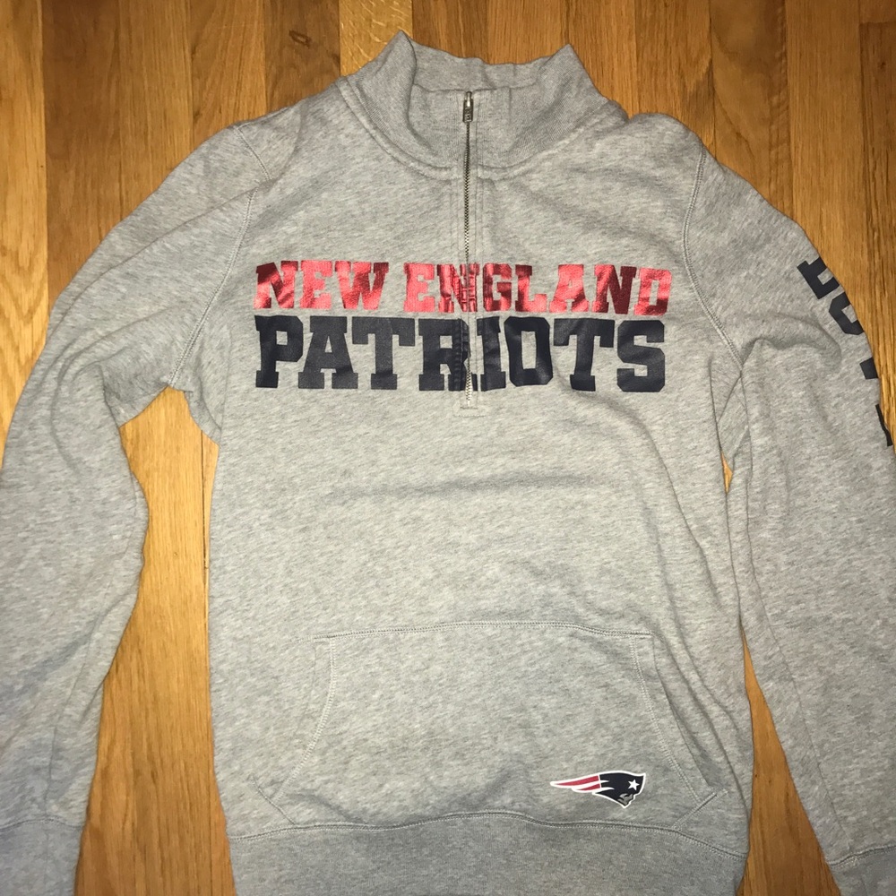 VS PINK limited edition patriots sweatshirt!!